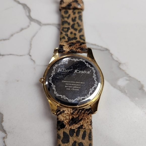 BETSEY Johnson Large Face Leopard Print Watch - Picture 4 of 7